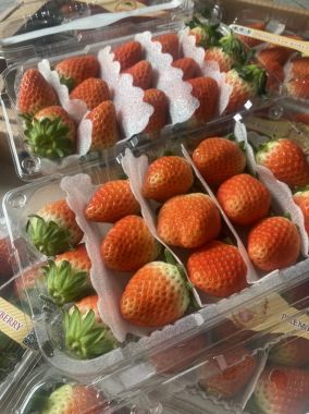 Dâu Hàn Quốc hộp 330g Sale