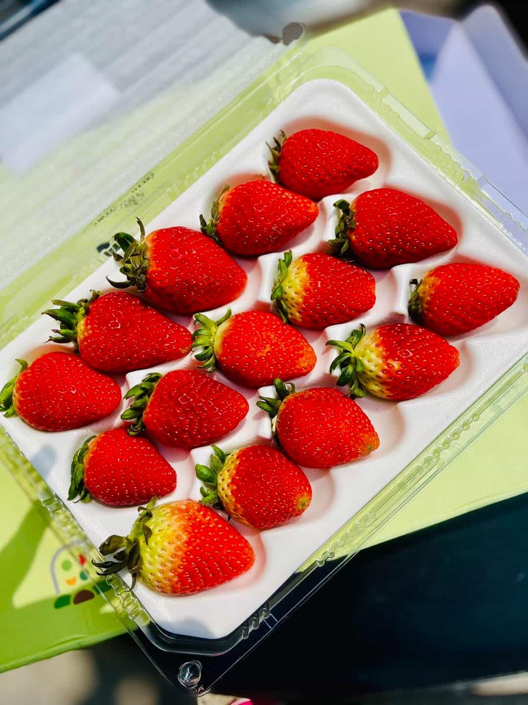 Dâu Tây Đỏ Hàn Quốc Ngọt Khay 500gr