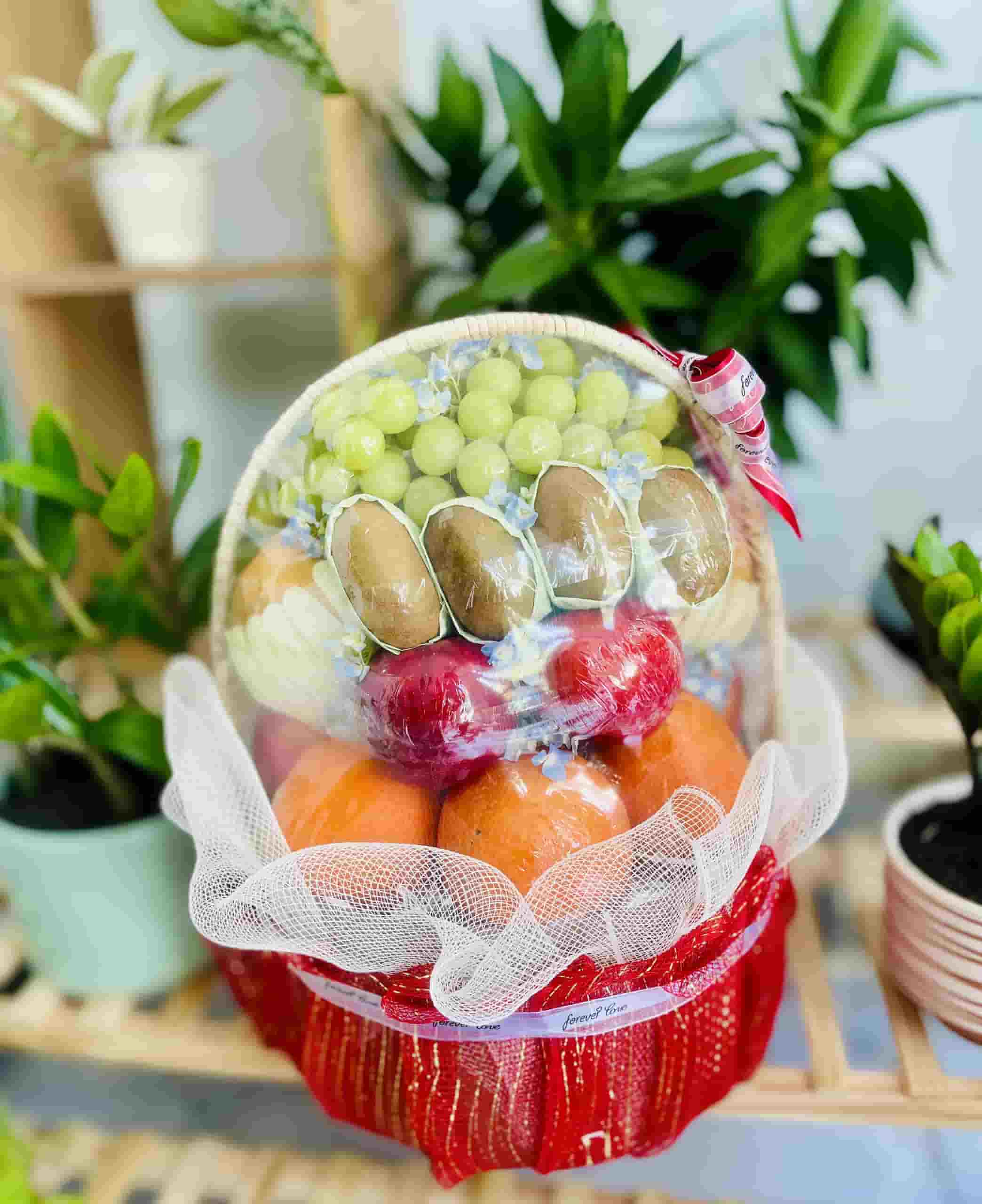 Giỏ Trái Cây Quà Tặng Tone Đỏ