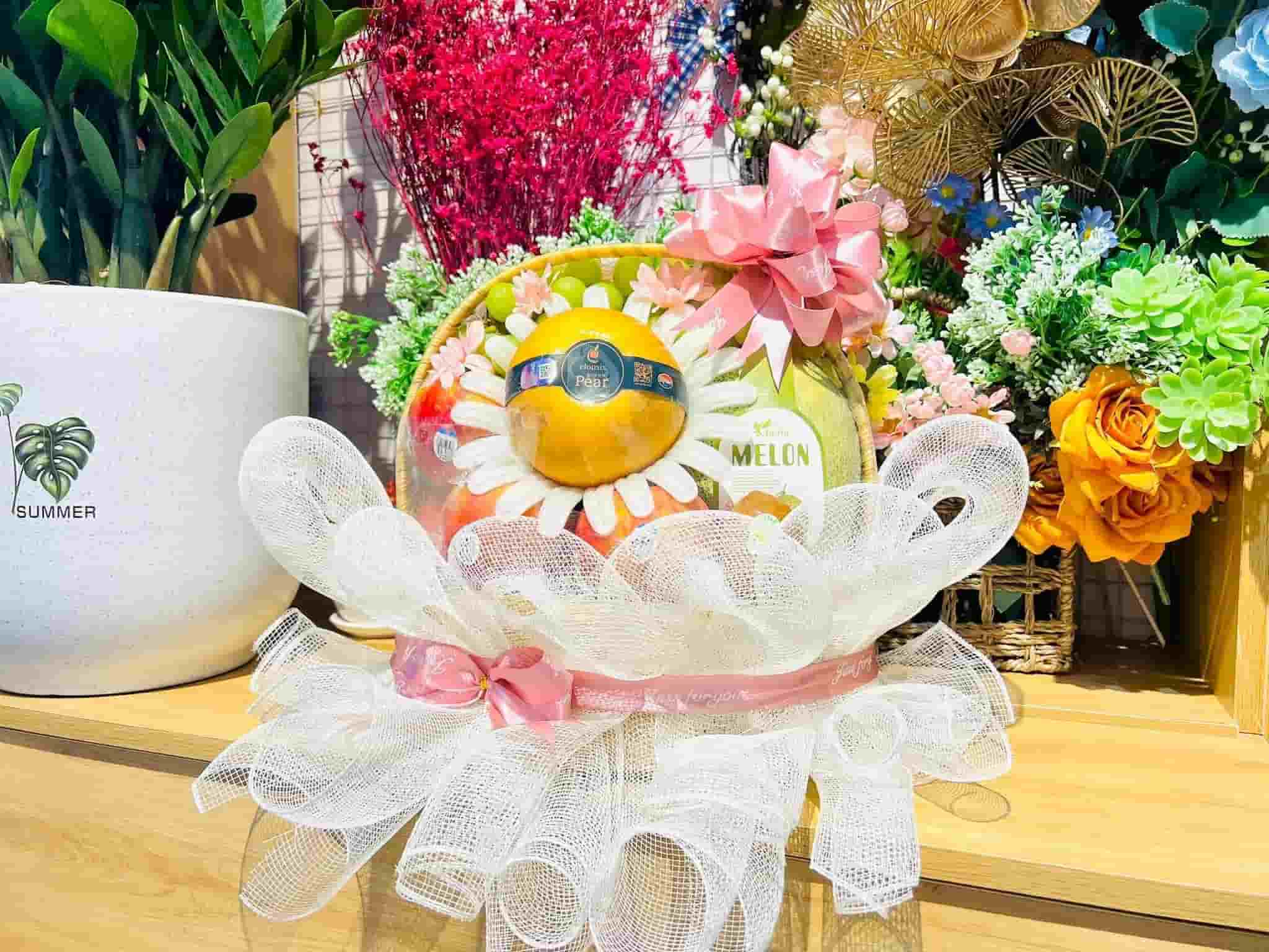 Giỏ Trái Cây Sinh Nhật - Tone Trắng