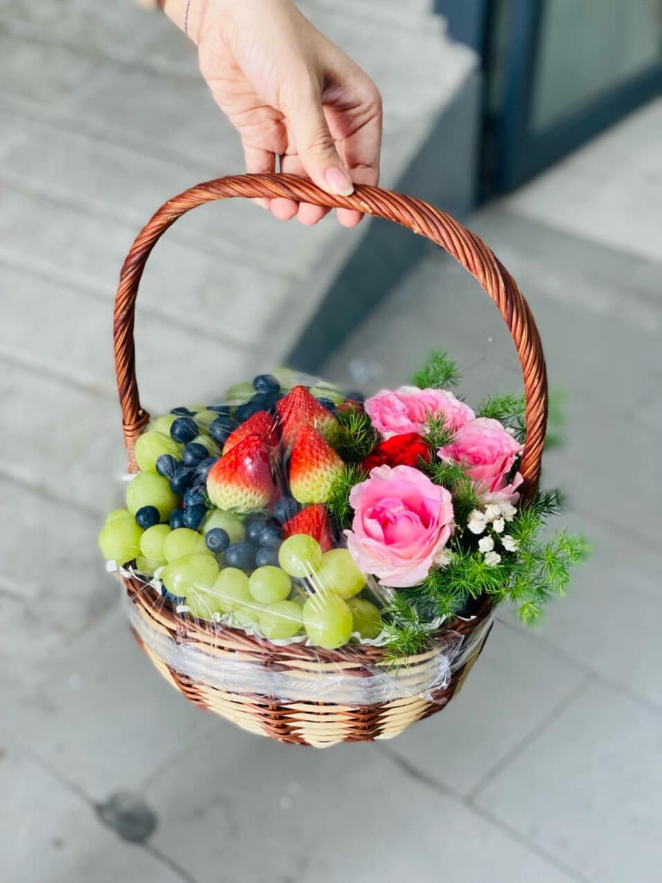 Giỏ Trái Cây Tròn Hoa Tươi