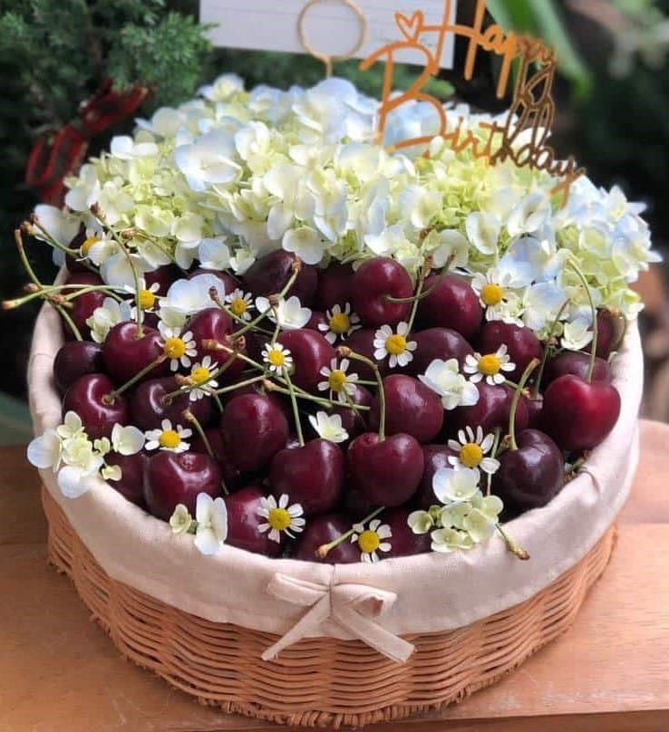 Giỏ trái cây tròn mix hoa tươi