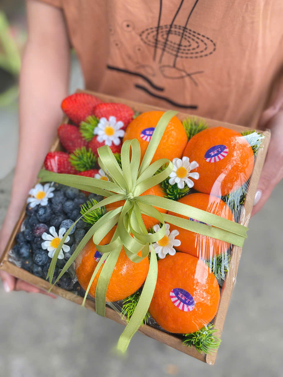 HỘP TRÁI CÂY TƯƠI – QUÀ TẶNG 8/3 NGỌT NGÀO & TINH TẾ